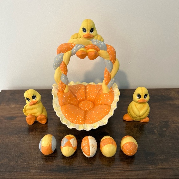 VINTAGE EASTER BASKET QUILTED CERAMIC WITH DUCKS 10" RETRO HANDPAINTED 1996 - Picture 1 of 15